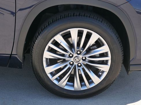 Used 2023 Toyota Highlander Platinum image 27