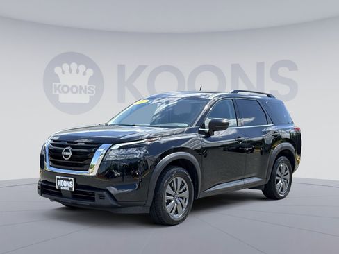 Used 2025 Nissan Pathfinder SV FWD image 1