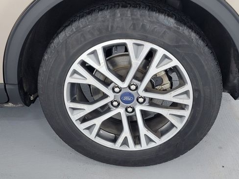 Used 2021 Ford Escape SEL w/ Technology Package image 11