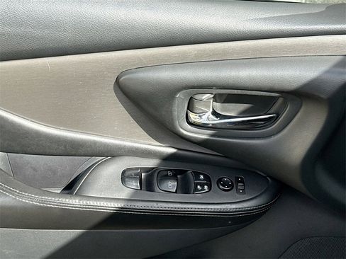 Used 2019 Nissan Murano S image 16