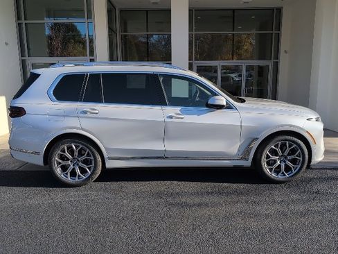 Certified 2023 BMW X7 xDrive40i w/ Premium Package image 2