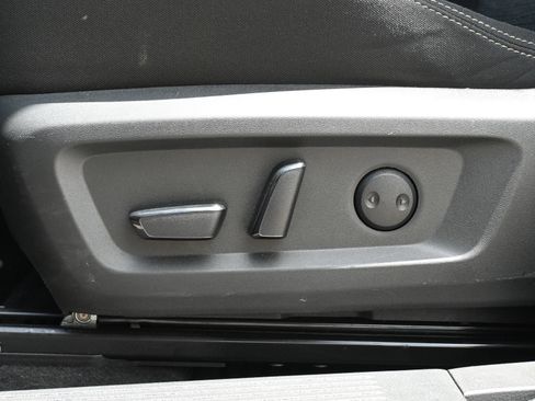 Used 2023 Nissan Rogue SV AWD/4WD image 16