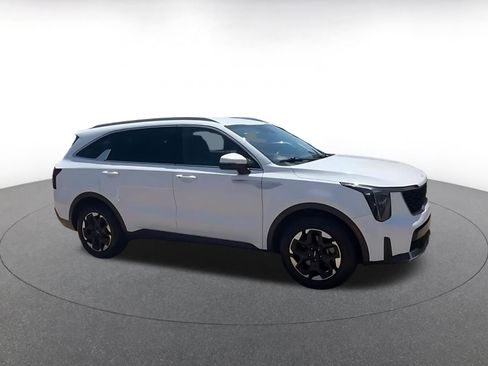 Used 2024 Kia Sorento S FWD image 2
