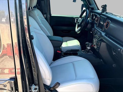 Used 2023 Jeep Gladiator Mojave w/ LED Lighting Group AWD/4WD image 11