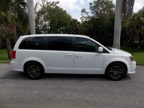 Used 2018 Dodge Grand Caravan SE FWD image 9