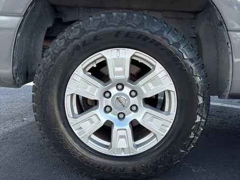 Used 2019 Nissan Titan SV AWD/4WD image 7