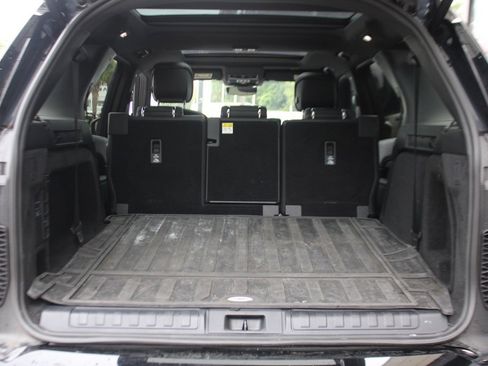 Certified 2024 Land Rover Discovery Dynamic SE image 31