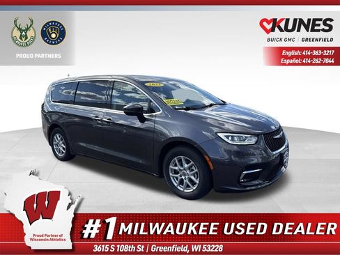 Used 2023 Chrysler Pacifica Touring-L FWD image 1