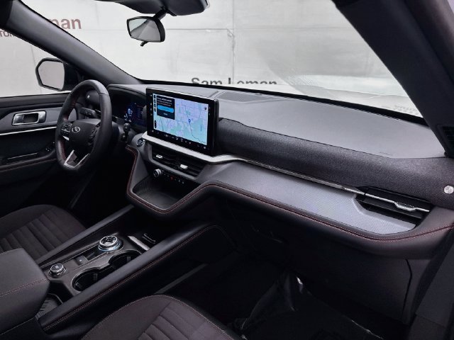 Used 2025 Ford Explorer ST-Line AWD/4WD image 32