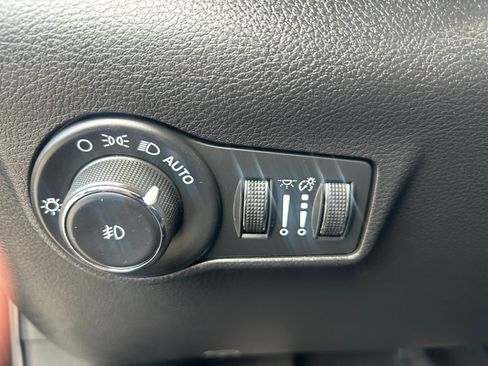 Used 2024 Jeep Compass Latitude AWD/4WD image 25