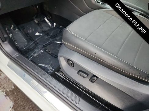 Used 2024 Volkswagen Taos SE image 17