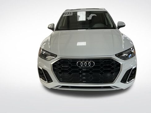 Certified 2025 Audi Q5 2.0T Premium Plus w/ Premium Plus Package AWD/4WD image 9