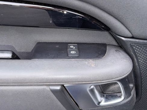Used 2020 Land Rover Discovery SE AWD/4WD image 19