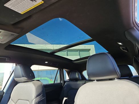 Certified 2024 Volkswagen Atlas Cross Sport SE image 12