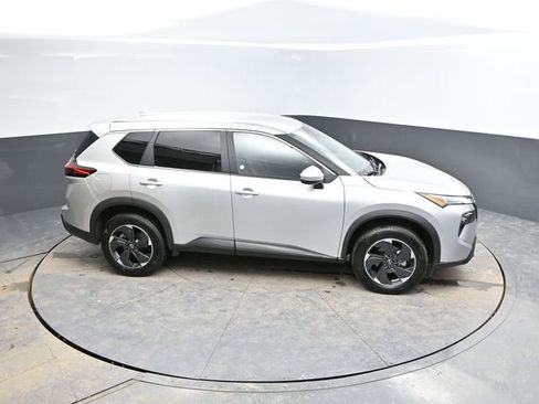 Used 2024 Nissan Rogue SV image 44