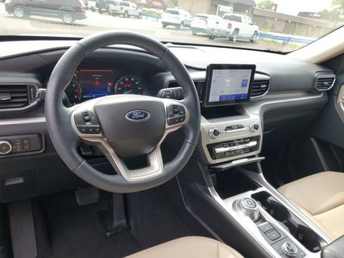 Used 2023 Ford Explorer XLT w/ Equipment Group 202A AWD/4WD image 15