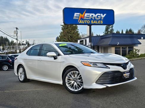 Used 2018 Toyota Camry XLE w/ Audio Package image 1