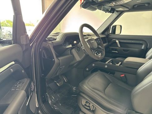 Used 2024 Land Rover Defender 90 V8 image 21