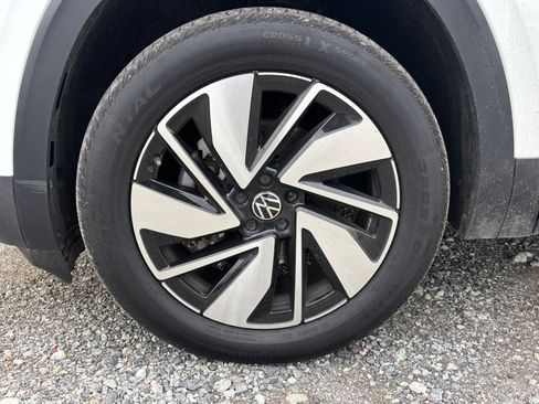 Used 2025 Volkswagen Atlas SE image 27