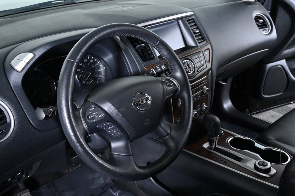 Used 2020 Nissan Pathfinder Platinum AWD/4WD image 14