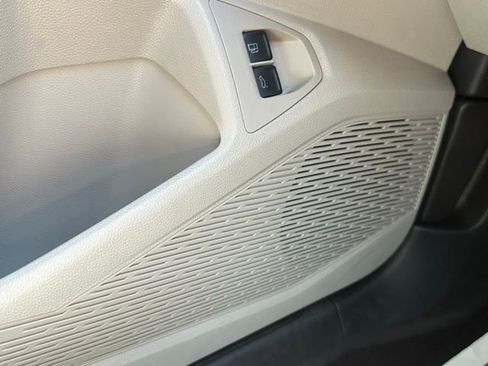 Used 2024 Volkswagen Jetta SE FWD image 19