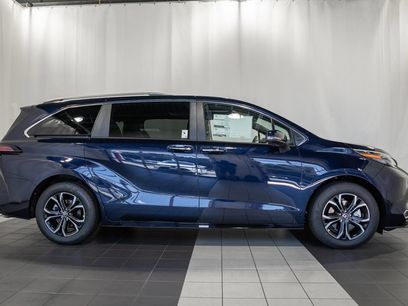 New 2026 Toyota Sienna Platinum