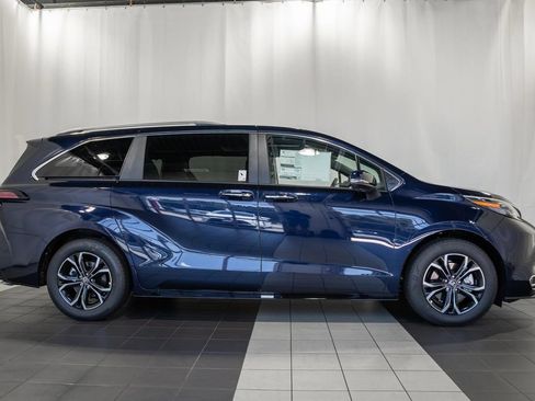 New 2026 Toyota Sienna Platinum AWD/4WD image 3
