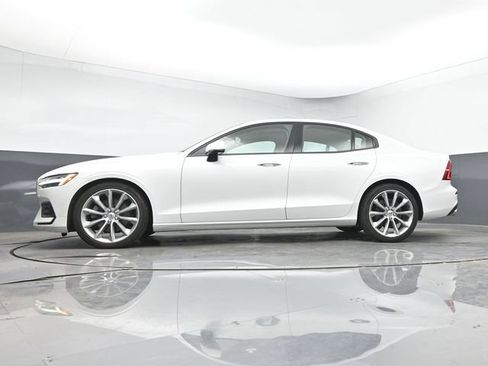 Used 2021 Volvo S60 T5 Momentum w/ Premium Package FWD image 14