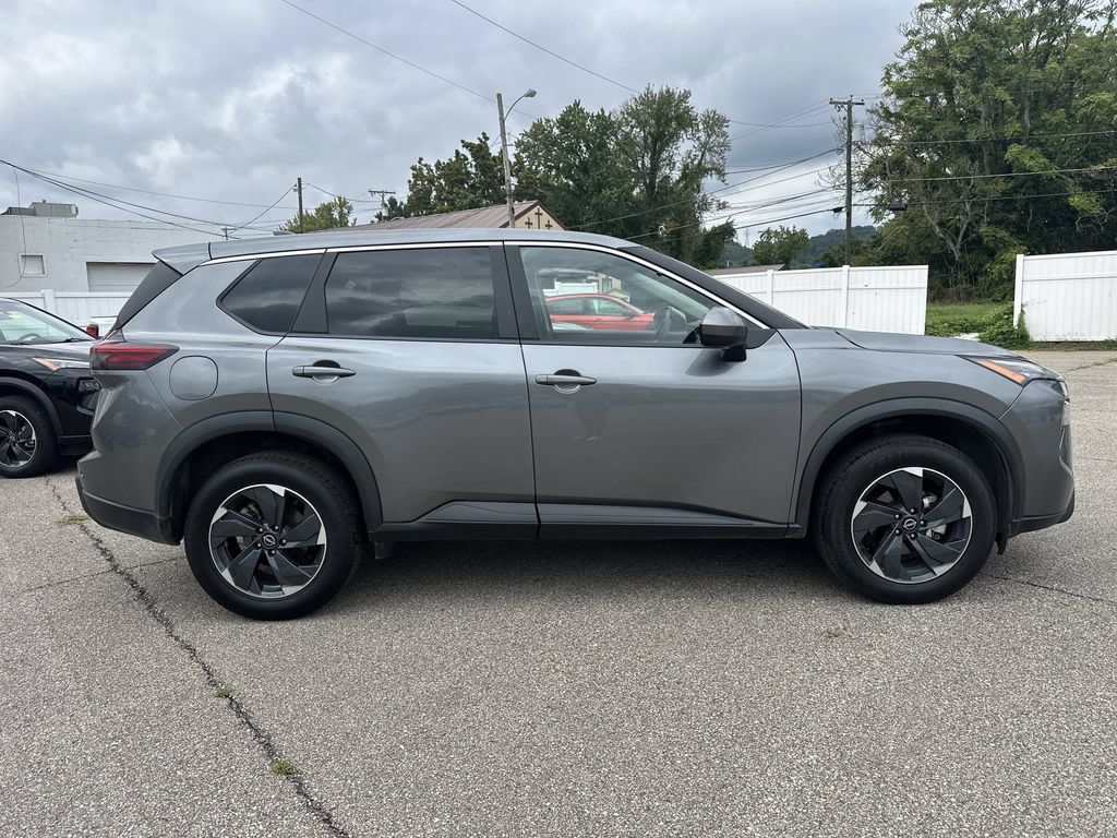 Used 2024 Nissan Rogue SV AWD/4WD image 3