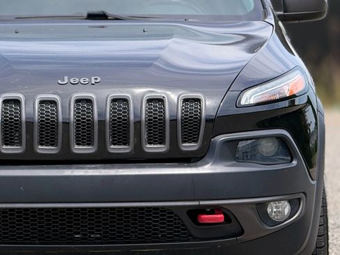 Used 2014 Jeep Cherokee Trailhawk w/ Comfort/Convenience Group AWD/4WD image 12