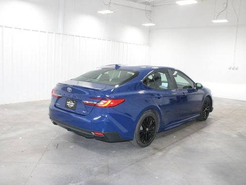 Used 2025 Toyota Camry SE FWD image 9