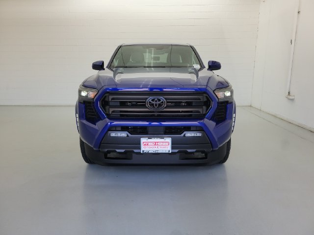Used 2025 Toyota Tacoma SR5 AWD/4WD image 2