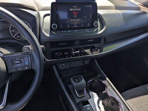 Used 2023 Nissan Rogue SV image 10