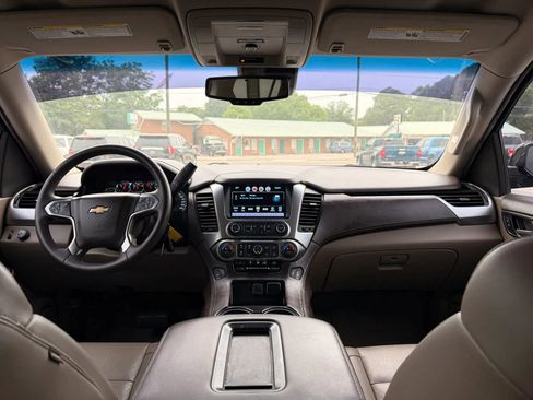 Used 2018 Chevrolet Suburban LT RWD image 15