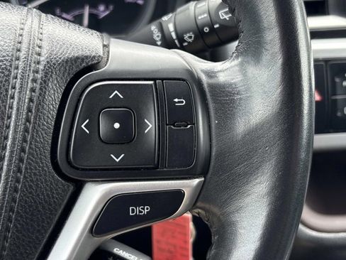 Used 2014 Toyota Highlander LE image 25