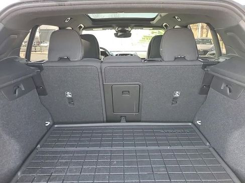 Used 2025 Volvo XC40 B5 Core image 33