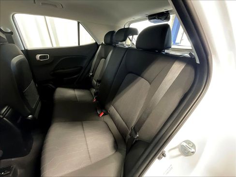 Used 2025 Hyundai Venue SE image 15