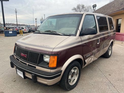 Used 1992 GMC Safari XT image 3