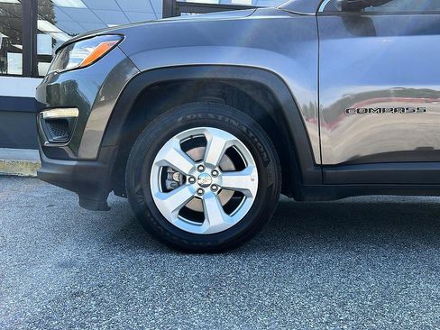 Used 2019 Jeep Compass Latitude w/ Cold Weather Group image 21