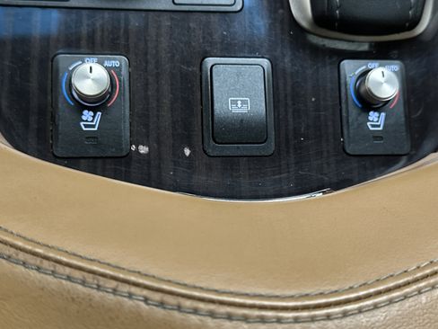 Used 2014 Lexus LS 460 AWD w/ Comfort Package image 39