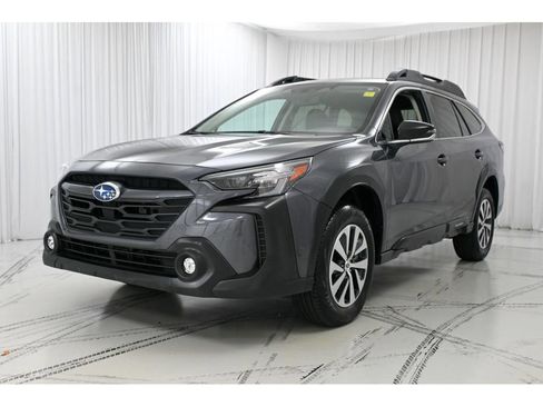 Used 2023 Subaru Outback Premium image 4
