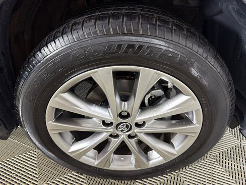 Used 2018 Toyota RAV4 Limited w/ Advanced Technology Package FWD image 13