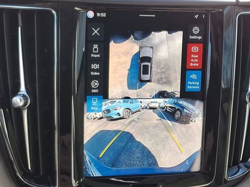 Used 2024 Volvo XC60 B5 Plus image 18