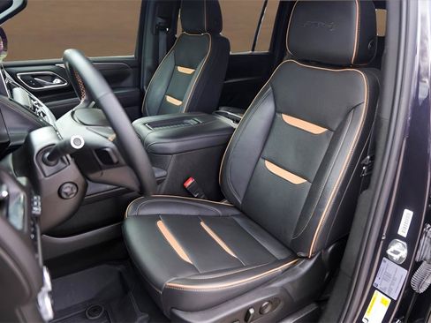 Used 2023 GMC Yukon XL AT4 w/ Technology Package image 4