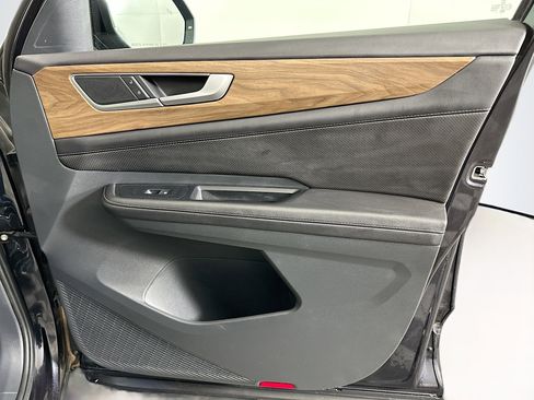 Used 2025 Volkswagen Atlas SE image 33