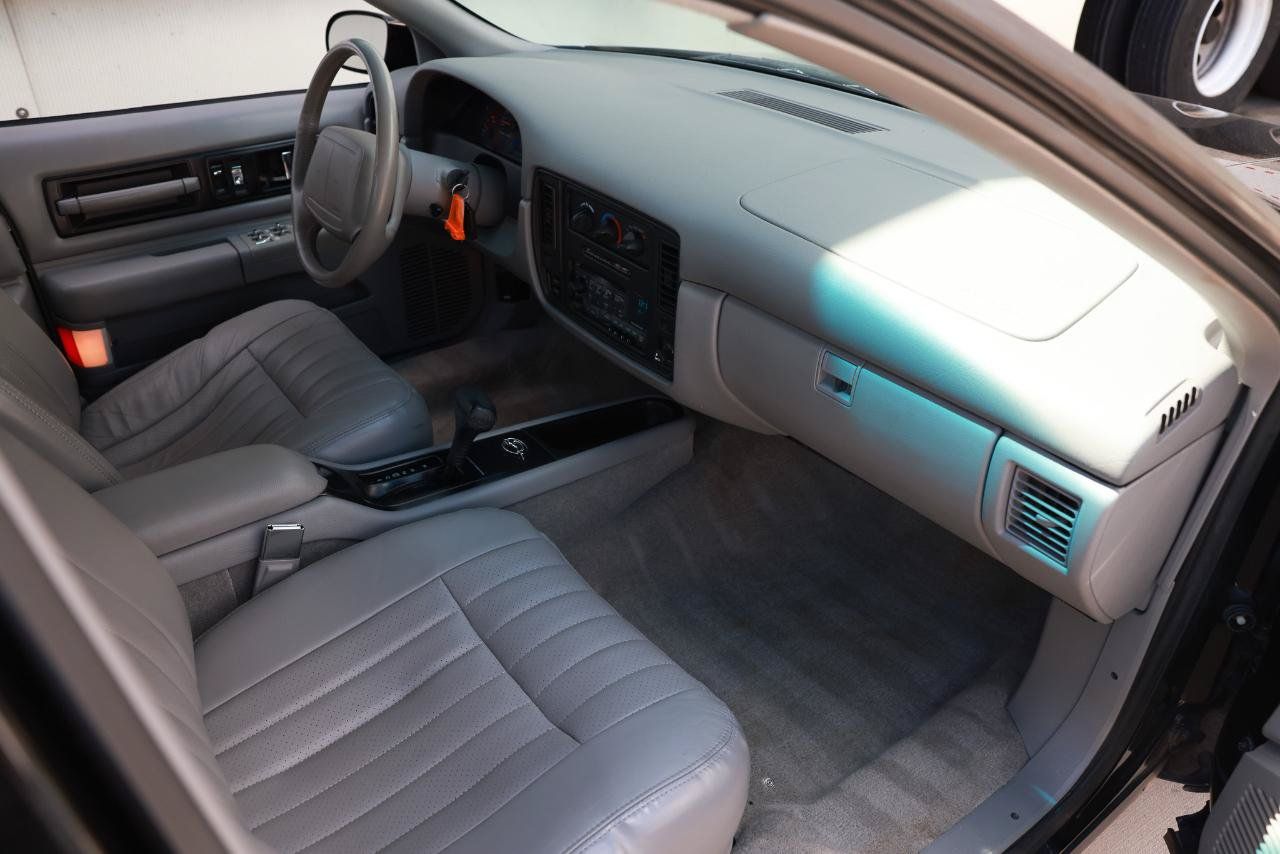 Used 1996 Chevrolet Caprice SS RWD image 16