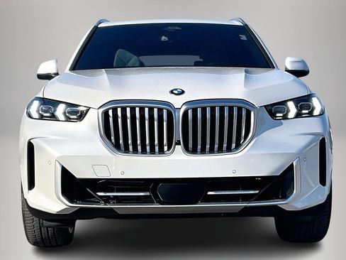 Certified 2026 BMW X5 xDrive40i w/ Climate Comfort Package image 3