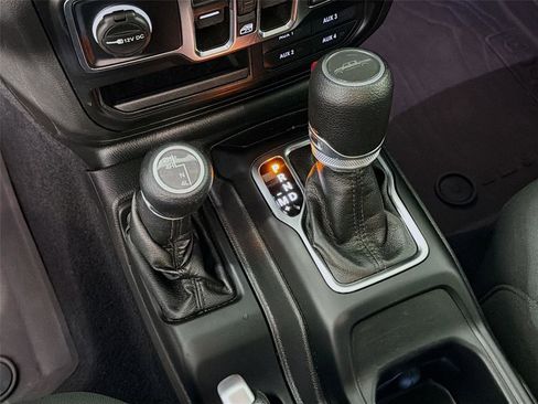 Used 2022 Jeep Gladiator Sport AWD/4WD image 17
