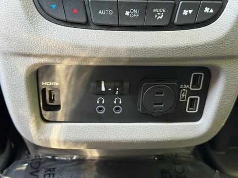 Used 2020 Honda Pilot Touring image 39