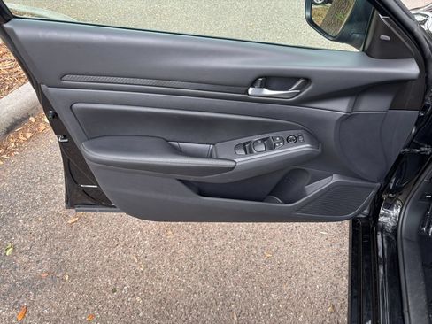 Used 2025 Nissan Altima 2.5 SV FWD image 18